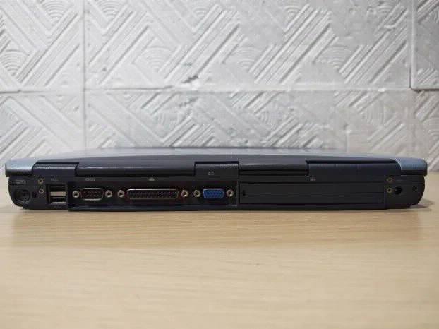 RETRO Hp Omnibook 6100 Pentium 3 512mb 6gb comport lpt win98