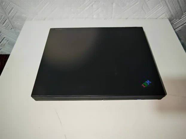 RETRO ibm 600x Pentium 2 Windows 98 Comport