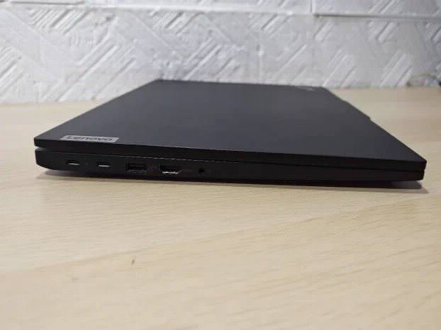 Lenovo Thinkpad E16 Ryzen 5 7300 16gb 512 ssd 16inch FHD