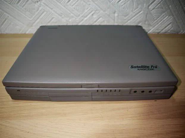 RETRO Toshiba Pentium 1 32mb Com Lpt Windows 98