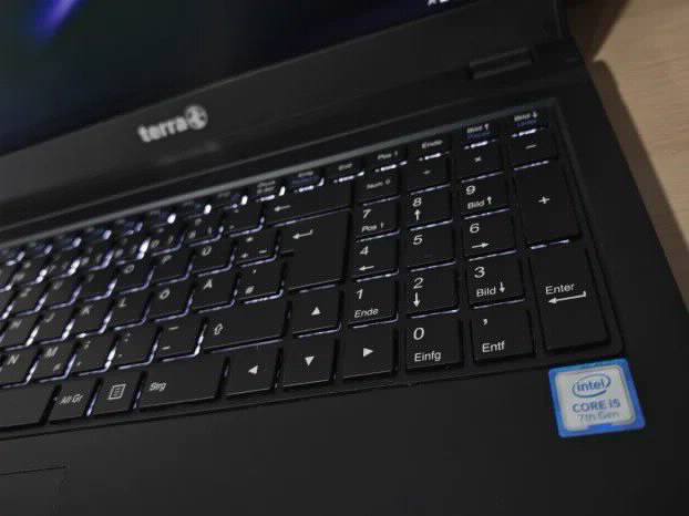 Terra i5 7gen 4gb ddr4 15.6FHD ssd+hdd