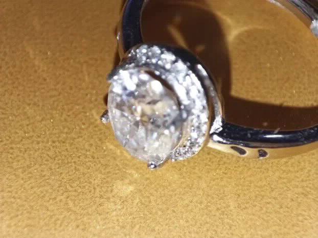 Deluxe S925 Srebro/Platina Prsten s Oval Mojsanit Dijamantom
