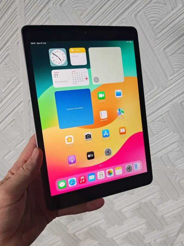Apple ipad 8th generation 128gb os 26.5 LTE
