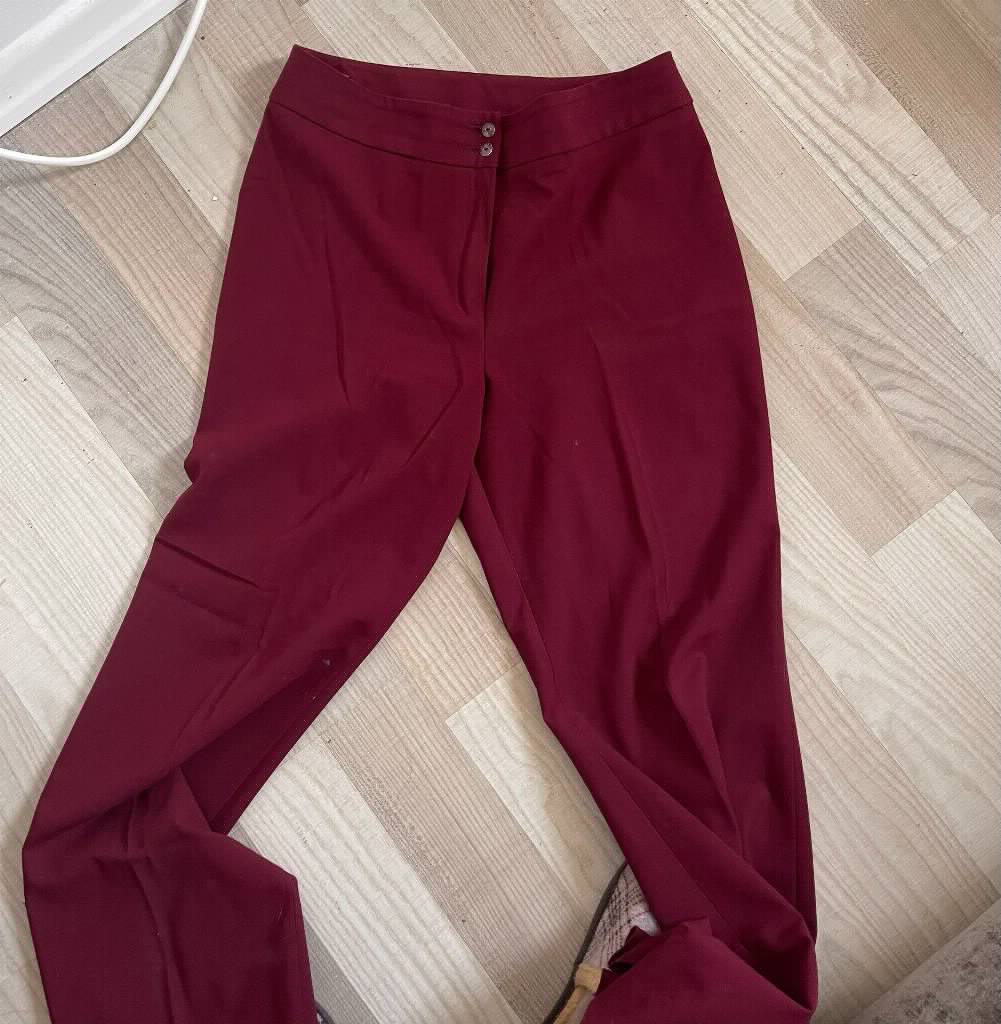 Bordo pantalone ravnih nogavica