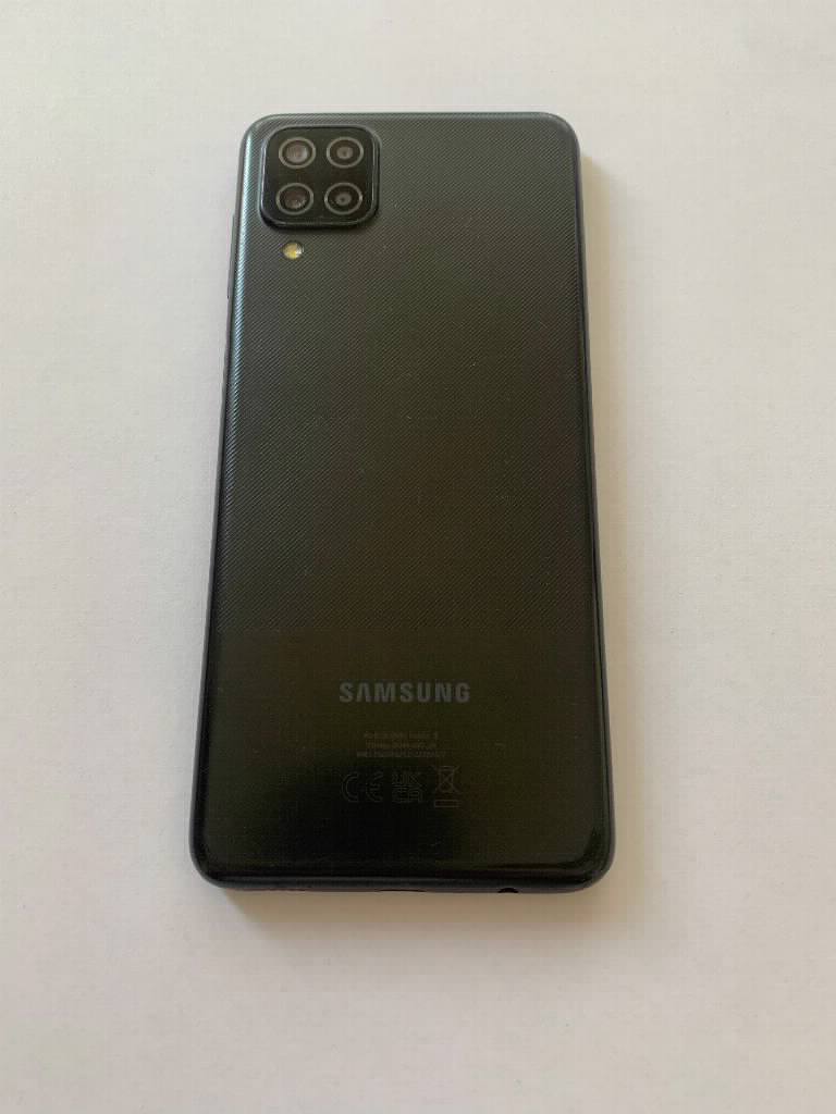 Samsung A12 128gb crni