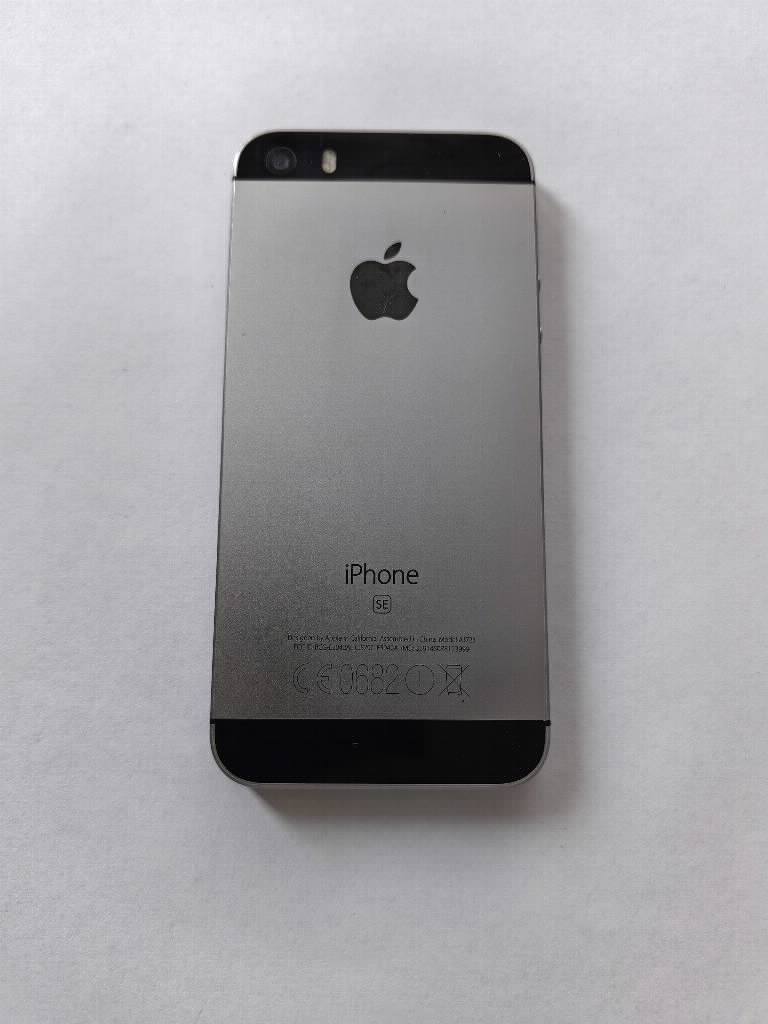 iphone SE 2016 16gb crni