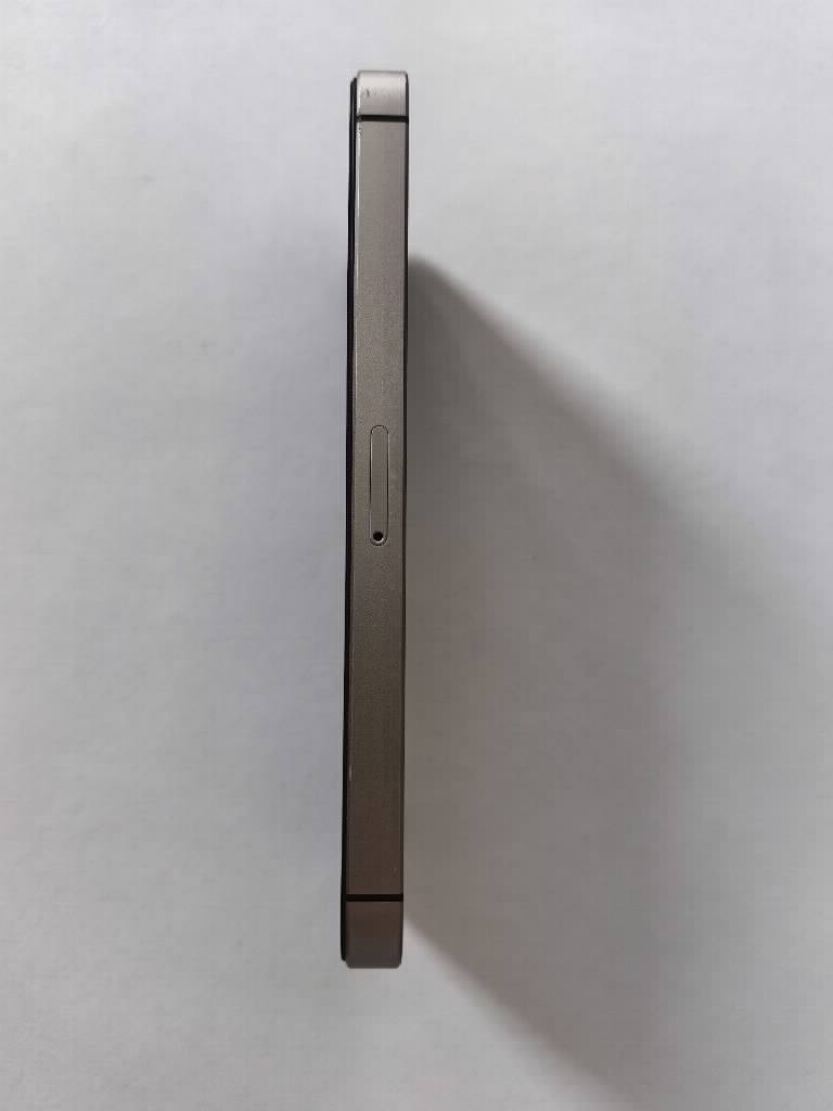Iphone SE 2016 32gb crni