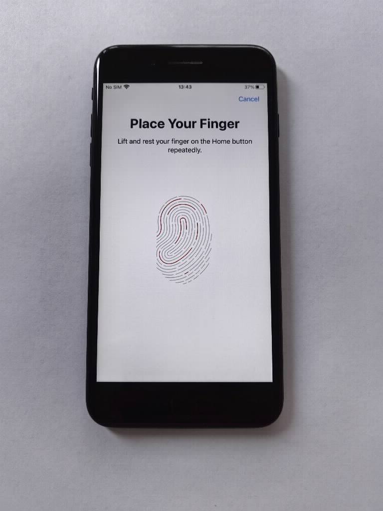 Iphone 7 plus 128gb crni