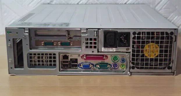 RETRO Fujitsu siemens Esprimo Celeron 1gb floppy Comport Lpt