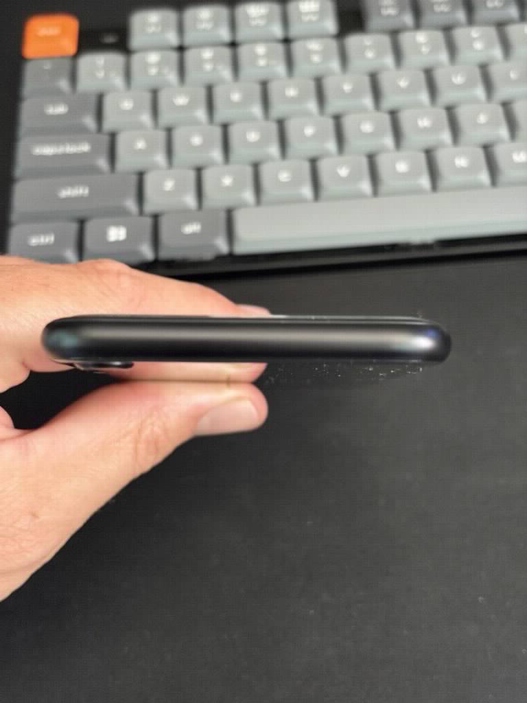iPhone SE (2020) 64GB Crni– BH 86% Odličan, fabričko stanje