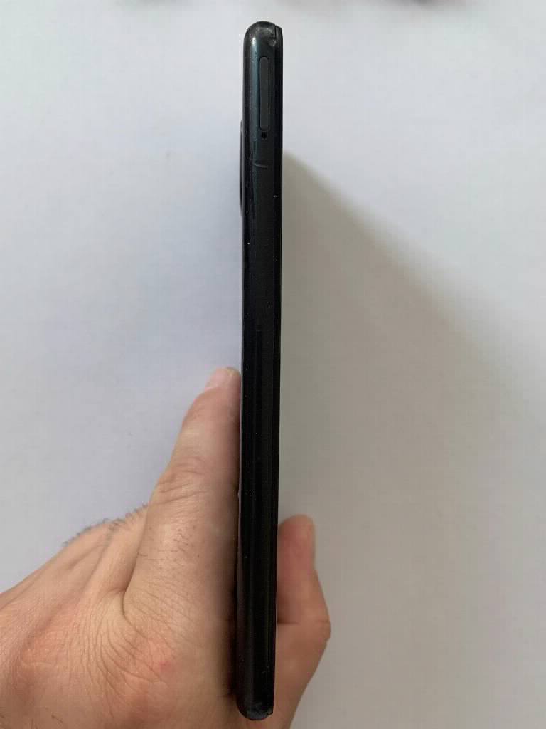 Samsung A12 64gb crni