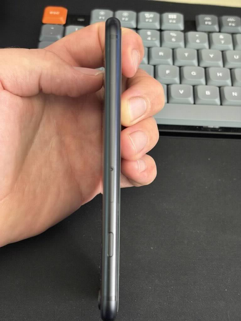 iPhone SE (2020) 64GB Crni– BH 86% Odličan, fabričko stanje
