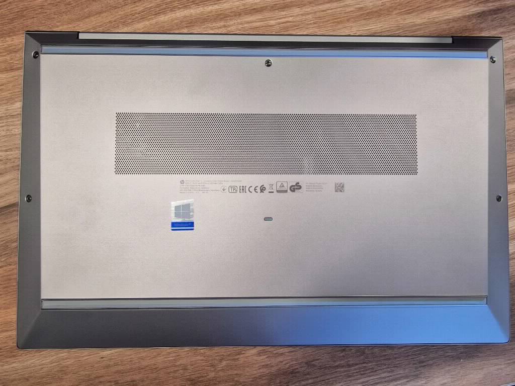 HP Zbook firefly 15G7/ i7/32gb/512/nvidia P520/NOV