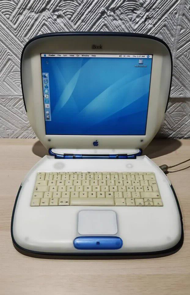 RETRO RETKO Apple ibook G3 Clamshell 366