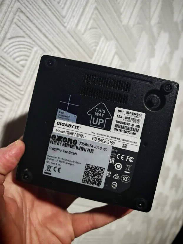 AKCIJA Gigabyte Brix Nuc . Intel 4gb 256ssd wifi Windows 10