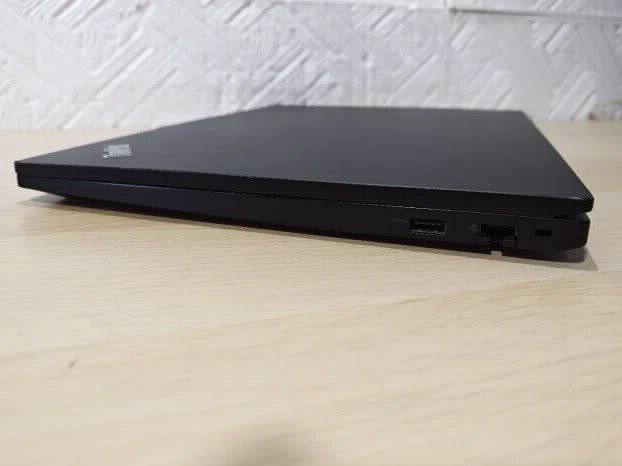 Lenovo Thinkpad E16 Ryzen 5 7300 16gb 512 ssd 16inch FHD