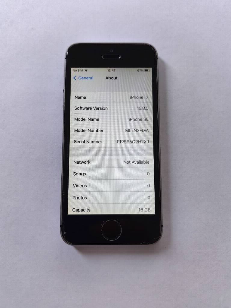 iphone SE 2016 16gb crni