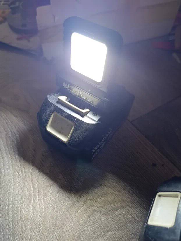 Komplet 2 LED Lampe kompatibilne sa Makita baterijama