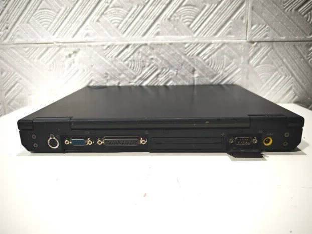 RETRO ibm 600e Pentium 2 128 ram 20gb hdd. Comport Win 98