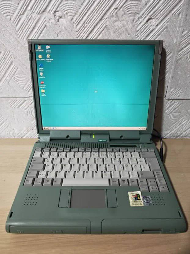 RETRO siemens 233mhz 32ram 6gb windows 98 com lpt