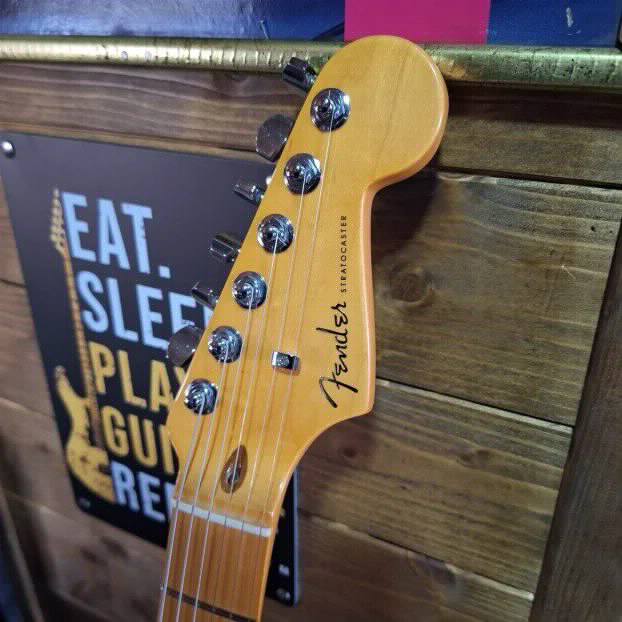 Fender American Ultra Stratocaster MN Texas Tea+Case-ZAMENA
