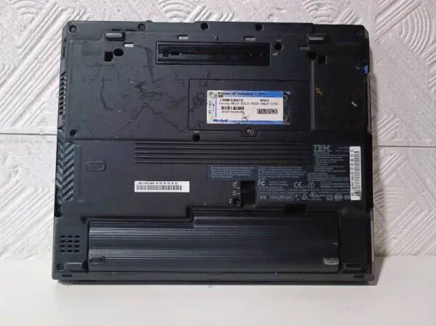 RETRO ibm X24 Pentium 3 392ram 40gb wifi bluetooth Win2000