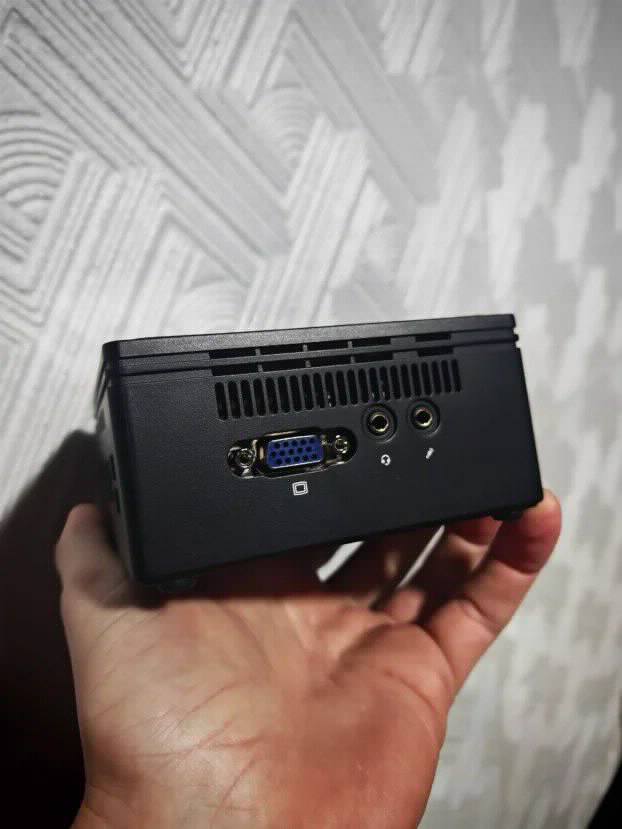 AKCIJA Gigabyte Brix Nuc . Intel 4gb 256ssd wifi Windows 10