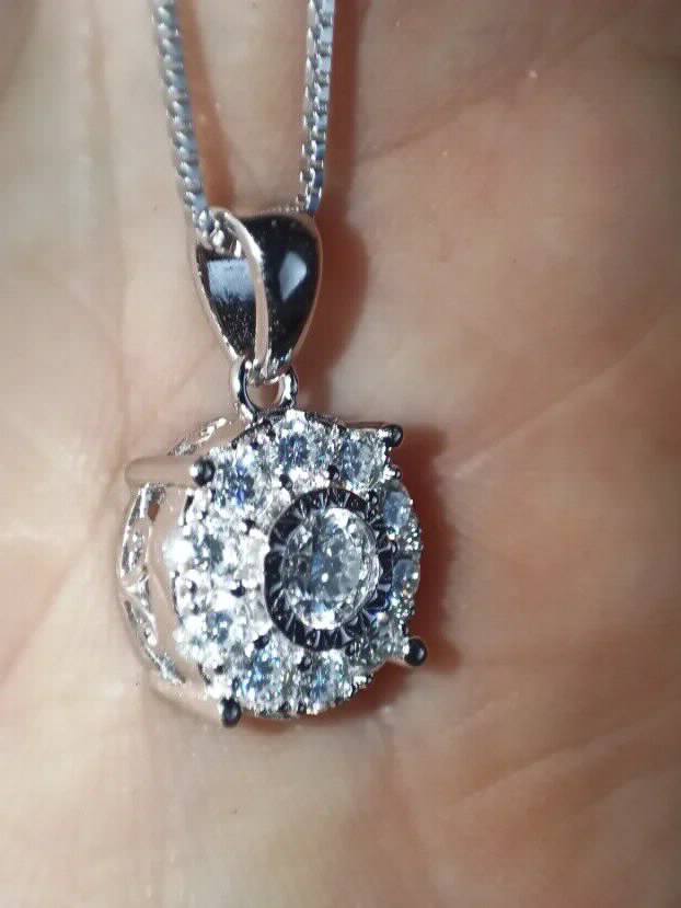Deluxe S925 Ogrlica sa 9 Mojsanit Dijamanata ukupno 1CT