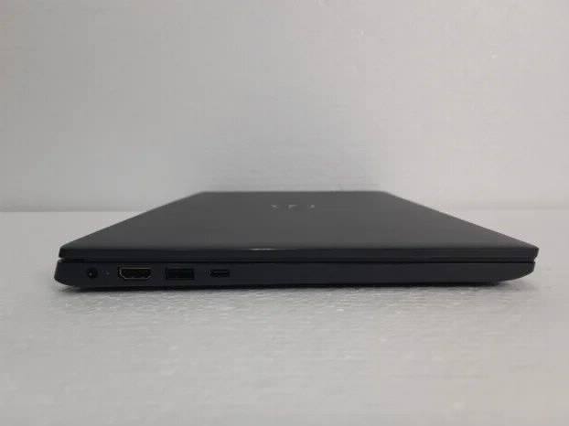 Dell Latitude i3 10gen 4gb ddr4 128ssd 14inch intel gpu
