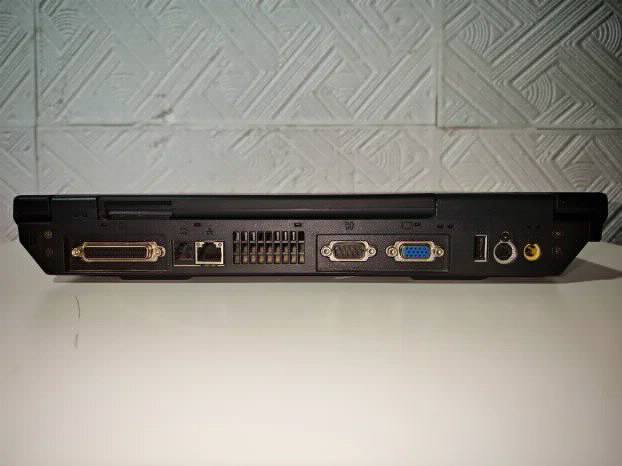 RETRO ibm A21p pentium 3 .256ram Com lpt floppi 1600x1200