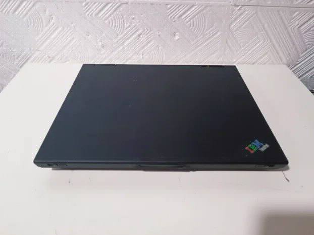 RETRO ibm X24 Pentium 3 392ram 40gb wifi bluetooth Win2000