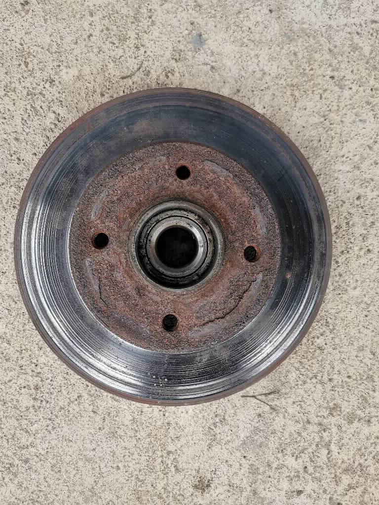 Zadnji levi disk za Citroen C4 od 2004. do 2008. god