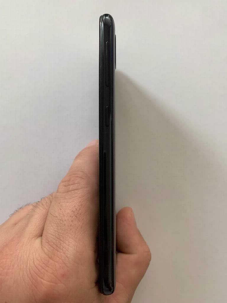 Samsung A20e crni