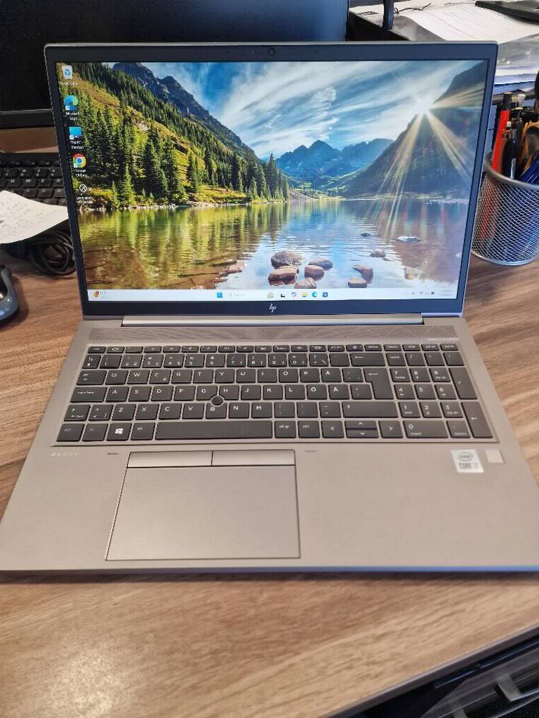 HP Zbook firefly 15G7/ i7/32gb/512/nvidia P520/NOV