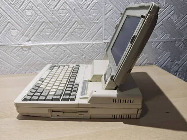 RETRO RETKO Toshiba T1600 286 Tokyo Japan