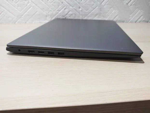 Lenovo V17 17,3  i3 10gen 4gb 512ssd