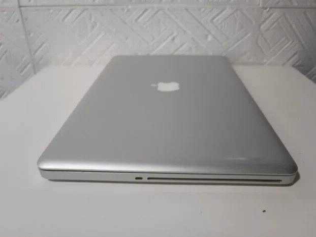 Macbook Pro 15inch i7 4gb 500gb El capitan