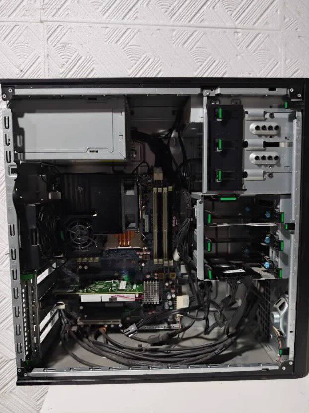 Hp Workstation Z420 32gb ram Xeon 256ssd Ati R7 200 600w