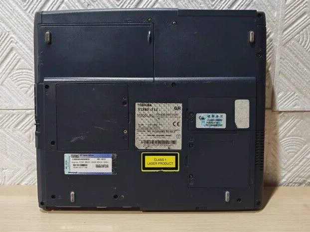 RETRO Toshiba satelite Celeron 995mhz Comport LPT Windows xp
