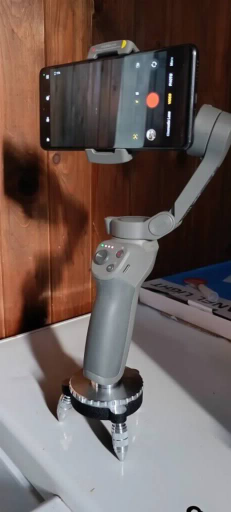 DJI Osmo Mobile 3 - Sklopiv gimbal + Metalna baza i Usb kabl