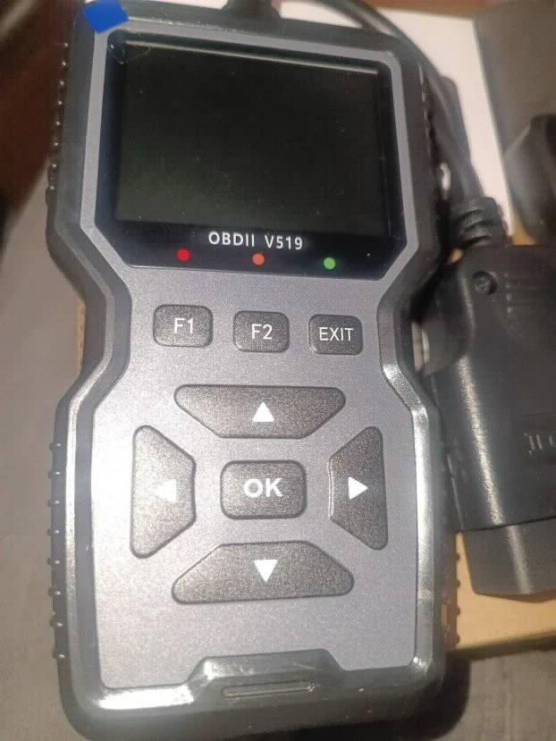 Komplet OBDII aparat V519 i Akumulator tester BT-172