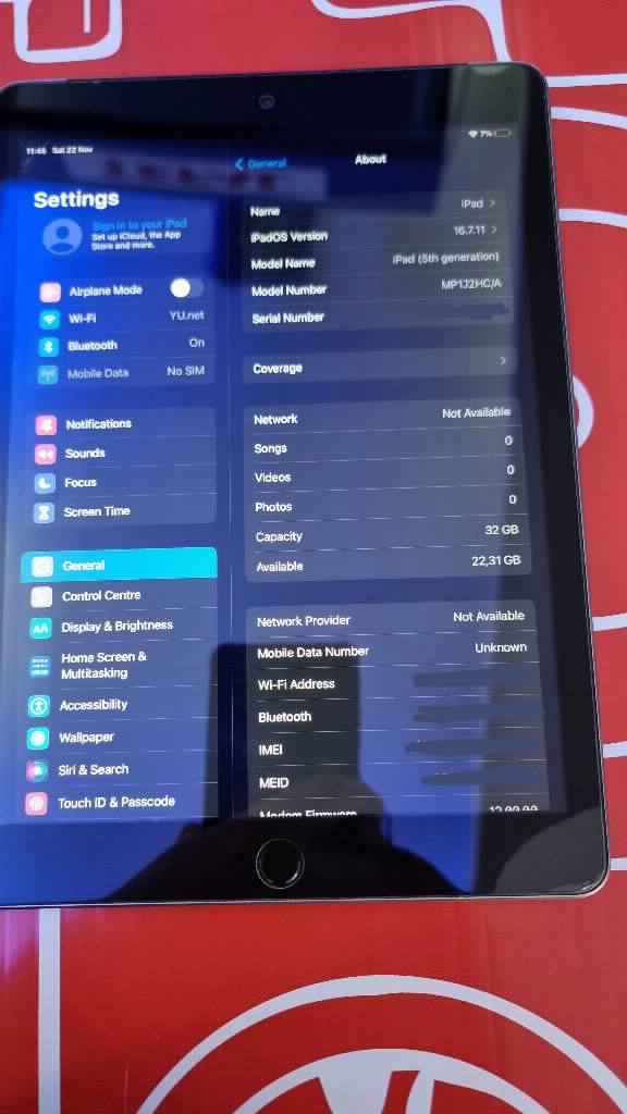 Apple IPad 5th Gen 9.7 Inch 32GB Wi-fi Cellular A1823

