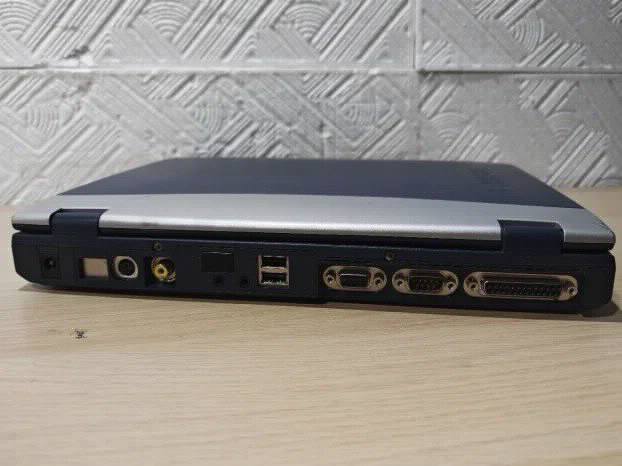 RETRO Toshiba satelite Celeron 995mhz Comport LPT Windows xp