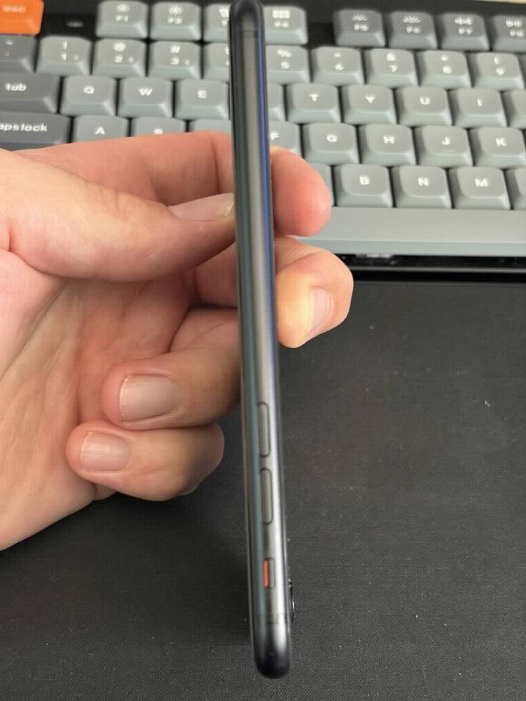 iPhone SE (2020) 64GB Crni– BH 86% Odličan, fabričko stanje