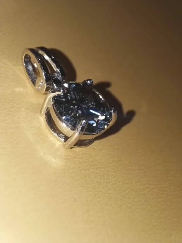 S925 Srebrni Privezak sa Sivim Mojsanit Dijamantom 2CT/8mm