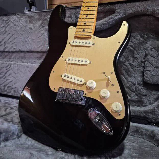 Fender American Ultra Stratocaster MN Texas Tea+Case-ZAMENA