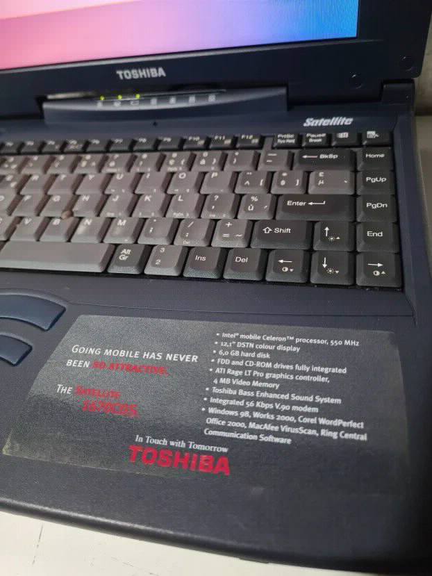 RETRO Toshiba 1670Cds 547mhz 288ram 12inch XP Lpt Com