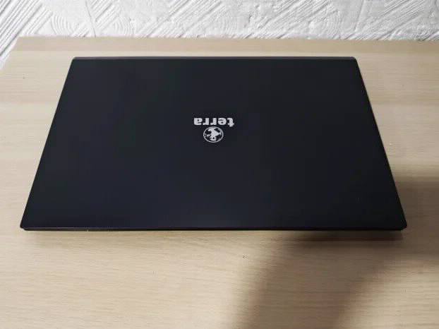 Terra i5 7gen 4gb ddr4 15.6FHD ssd+hdd