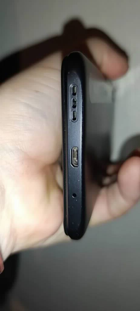 Redmi 9A (2GB/32GB) - Nekoriscen / Fabrička folija na ekranu