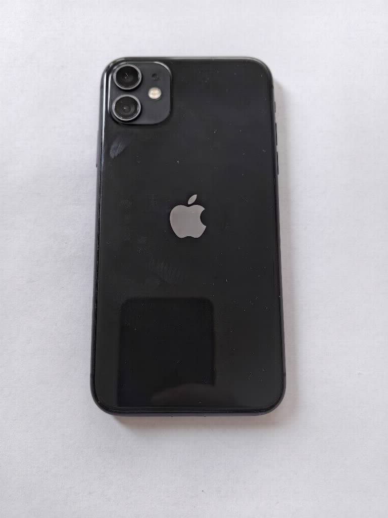 Iphone 11 64gb crni